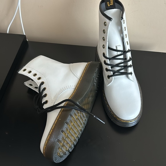 DR.MARTENS
WOMENS ZAVALA COMBAT BOOT - Picture 2 of 4